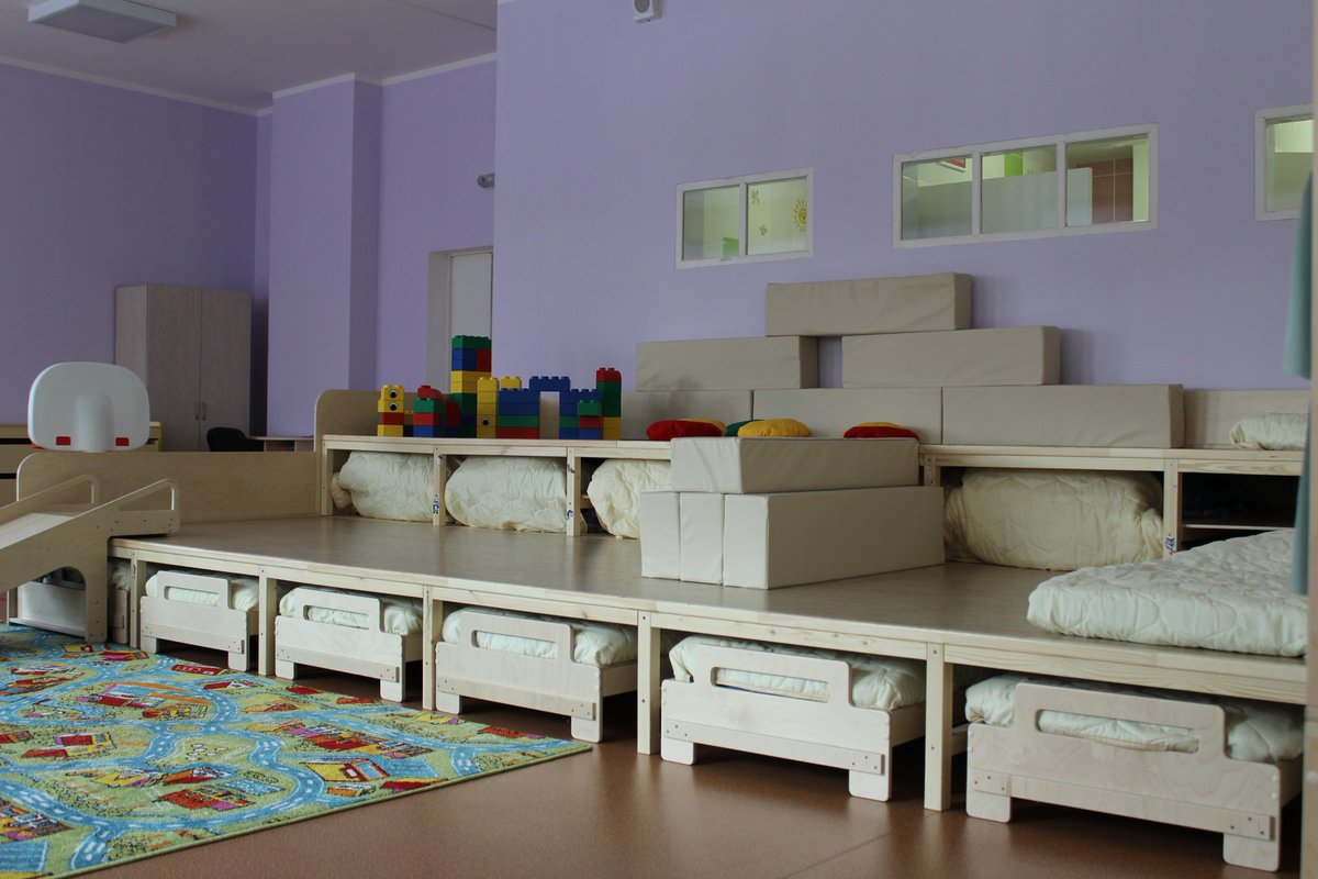 Подиумные кровати в детском саду